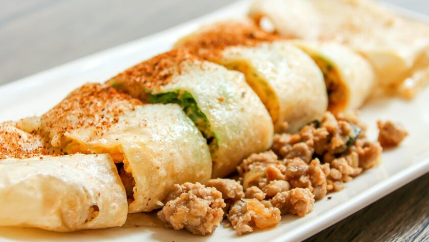 Danbing, crêpe-omelette taïwanaise roulée du petit-déjeuner