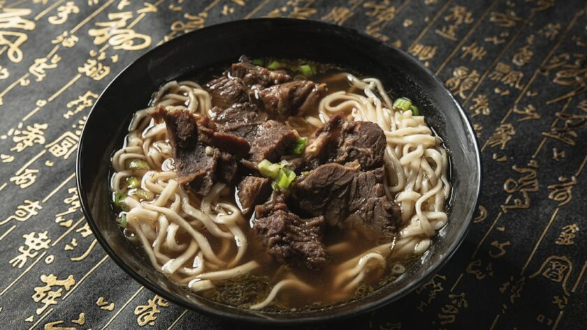 Bol de nouilles au bœuf taïwanaises (niu rou mian)