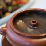 Poulet aux trois tasses mijoté en cocotte, plat taïwanais au basilic